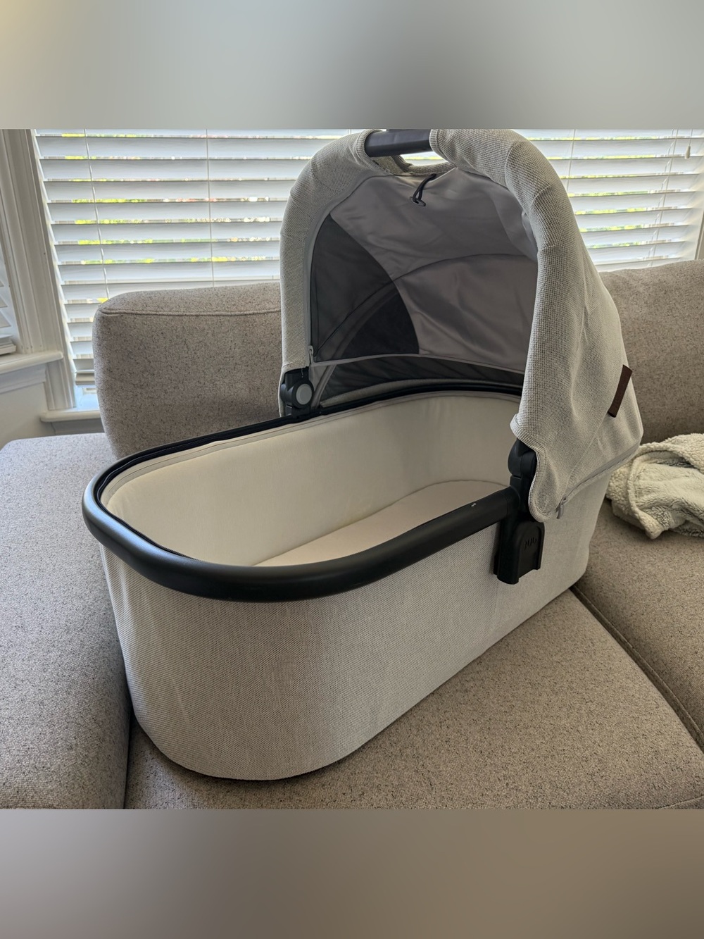 Uppababy Bassinet EUC LIKE NEW APR 2022